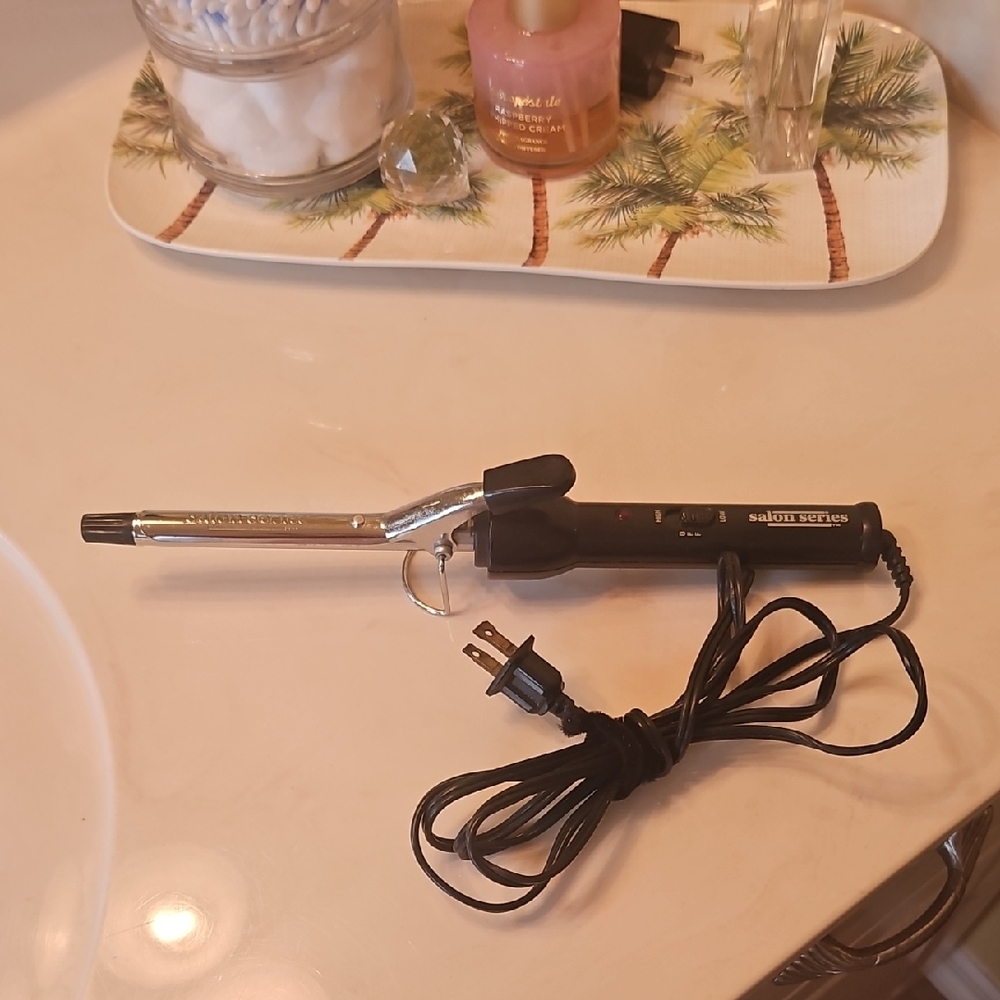 Salon Series 1/2 Inch Curling Iron. Create Sift Tight Curls. Good Long Cord